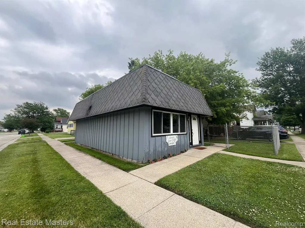 730 15th Street Port Huron City MI 48060