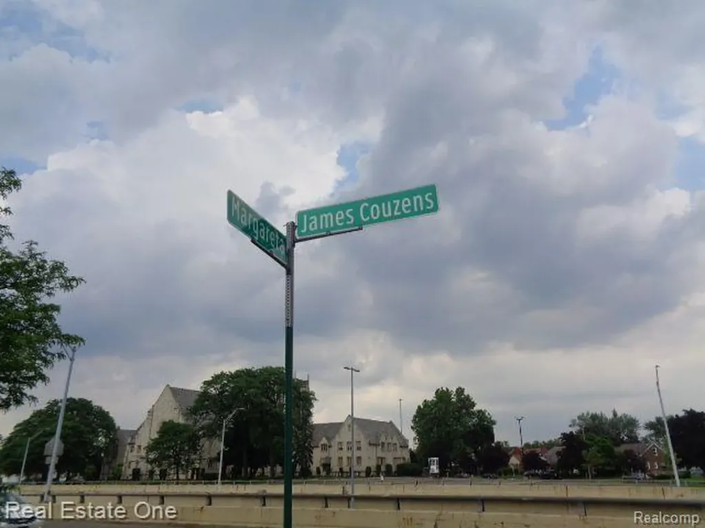 18553 James Couzens Freeway Detroit City MI 48235