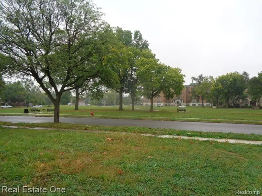 5140 W Chicago Detroit City MI 48204