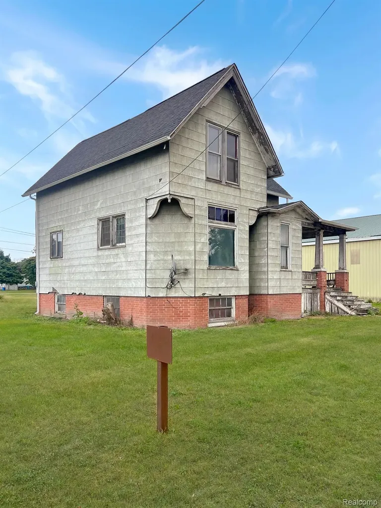 812 N Beck Street Sebewaing Village MI 48759
