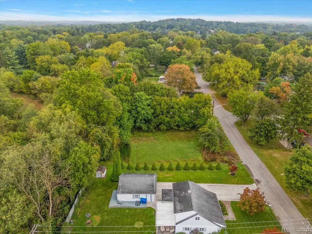 000 Waterloo Street Waterford Charter Township MI 48329