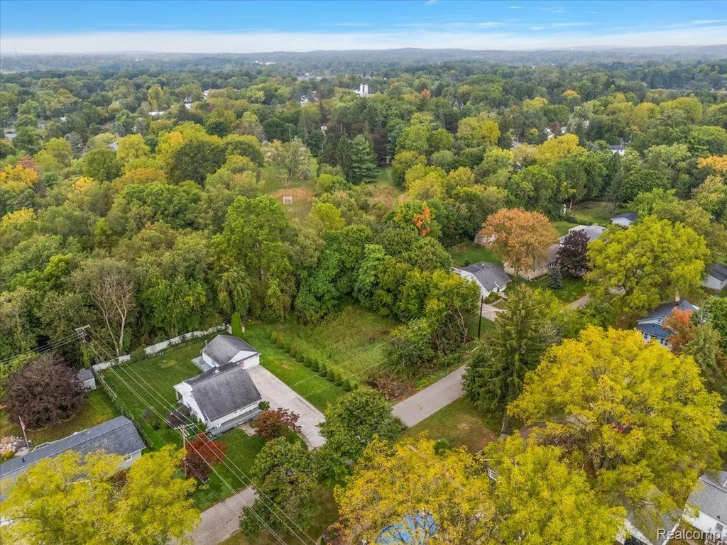 000 Waterloo Street Waterford Charter Township MI 48329