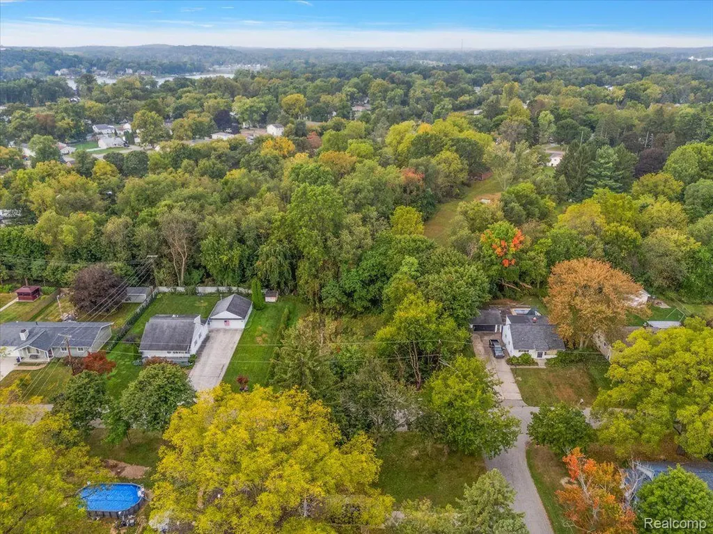 000 Waterloo Street Waterford Charter Township MI 48329