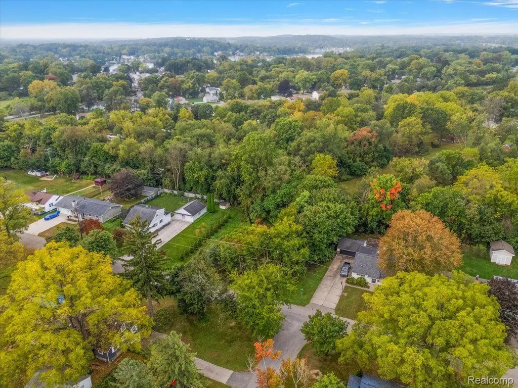 000 Waterloo Street Waterford Charter Township MI 48329