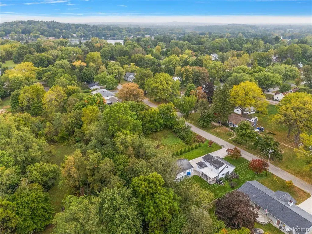 000 Waterloo Street Waterford Charter Township MI 48329