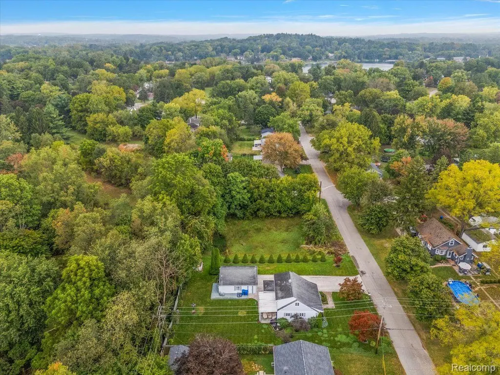 000 Waterloo Street Waterford Charter Township MI 48329