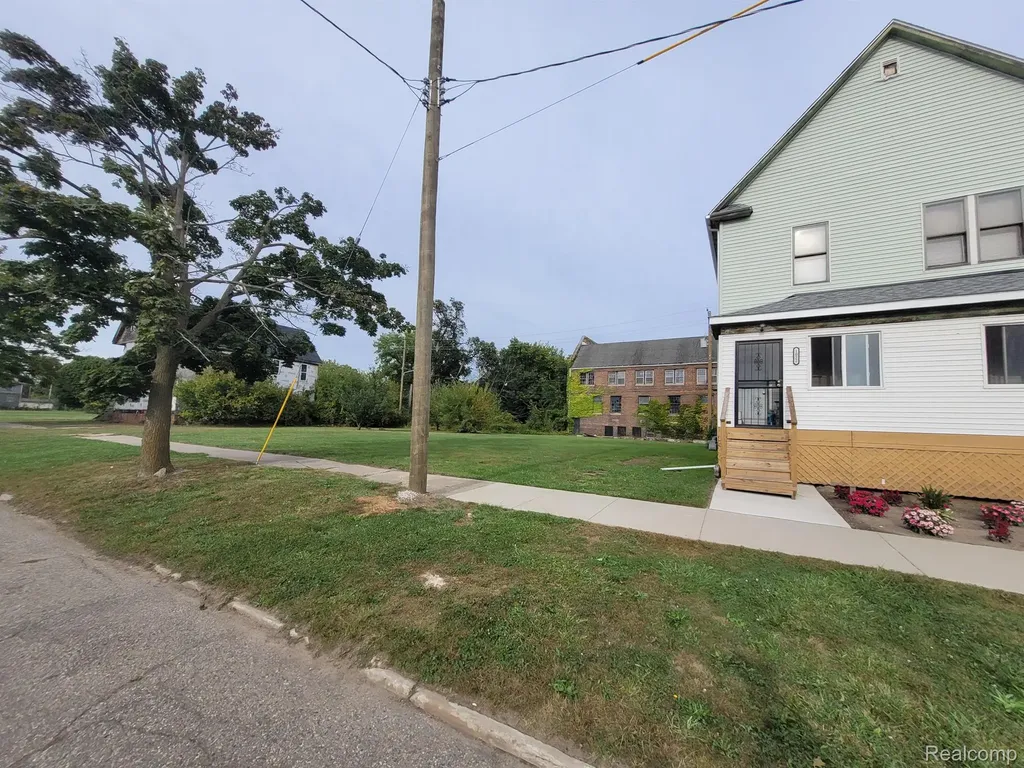 1030 Helen Street Detroit City MI 48207