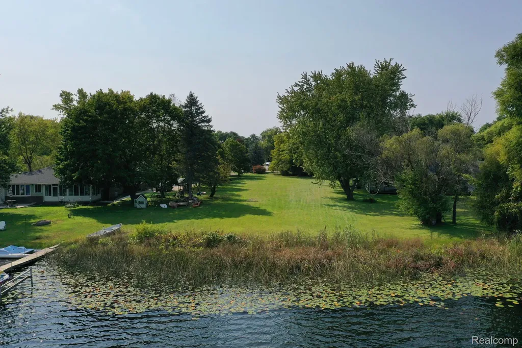 000 E M-36 Hamburg Township MI 48139