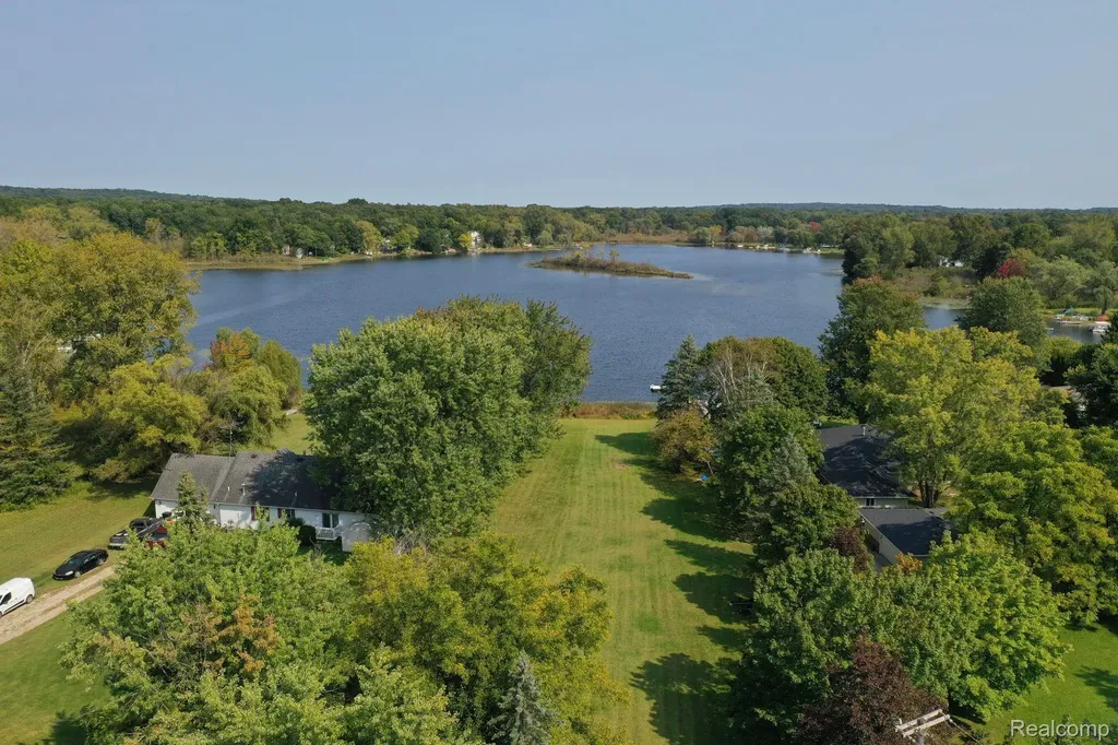 000 E M-36 Hamburg Township MI 48139
