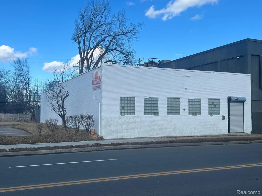 521 E 7 Mile Road Detroit City MI 48203