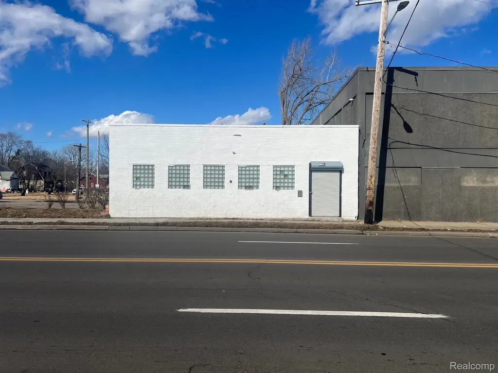 521 E 7 Mile Road Detroit City MI 48203