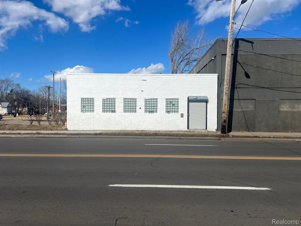 521 E 7 Mile Road Detroit City MI 48203