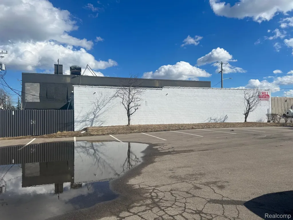 521 E 7 Mile Road Detroit City MI 48203