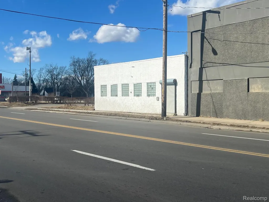 521 E 7 Mile Road Detroit City MI 48203