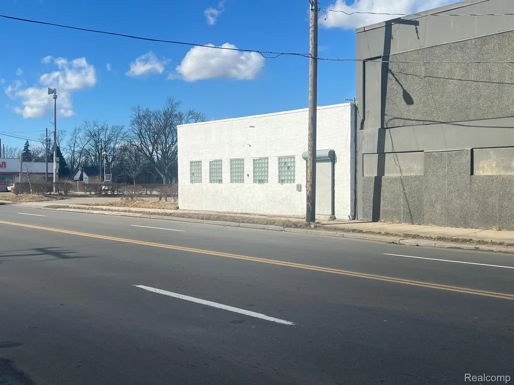 521 E 7 Mile Road Detroit City MI 48203