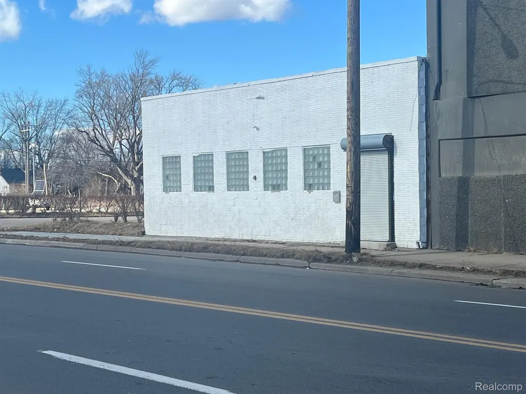 521 E 7 Mile Road Detroit City MI 48203