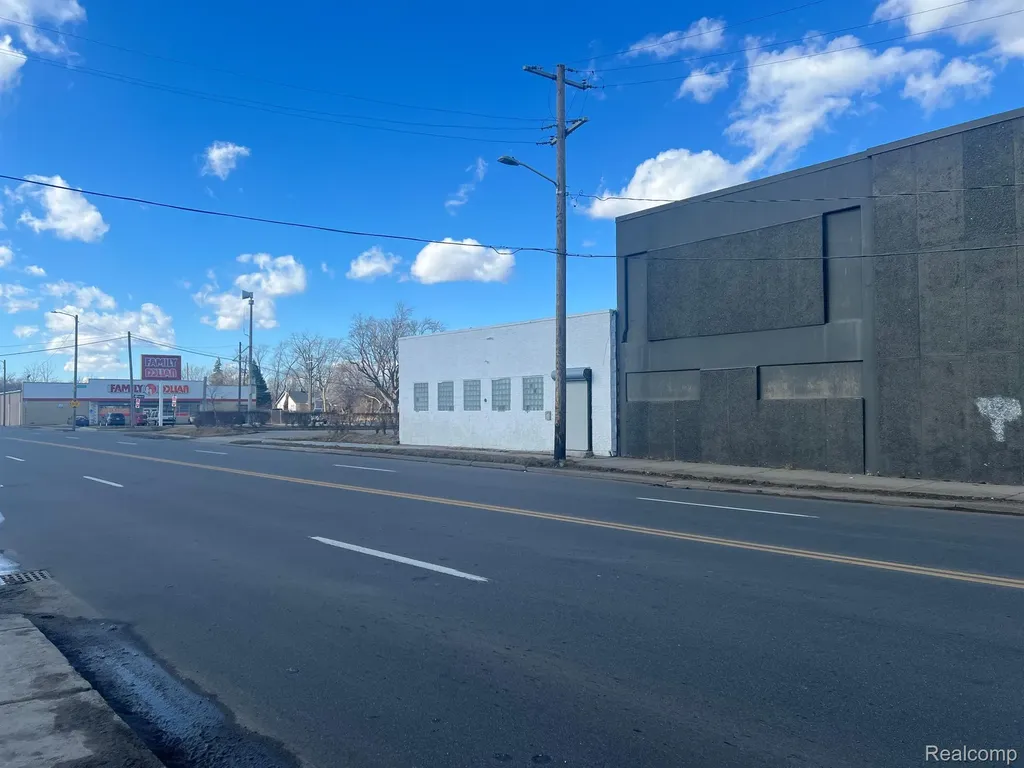521 E 7 Mile Road Detroit City MI 48203