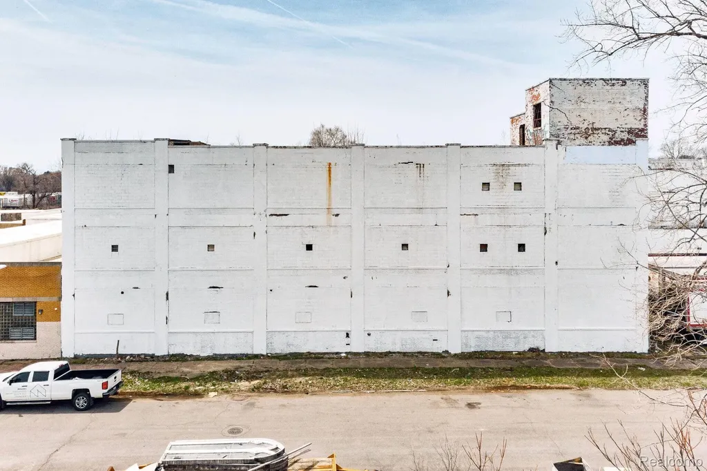 5151 Bellevue Street Detroit City MI 48211