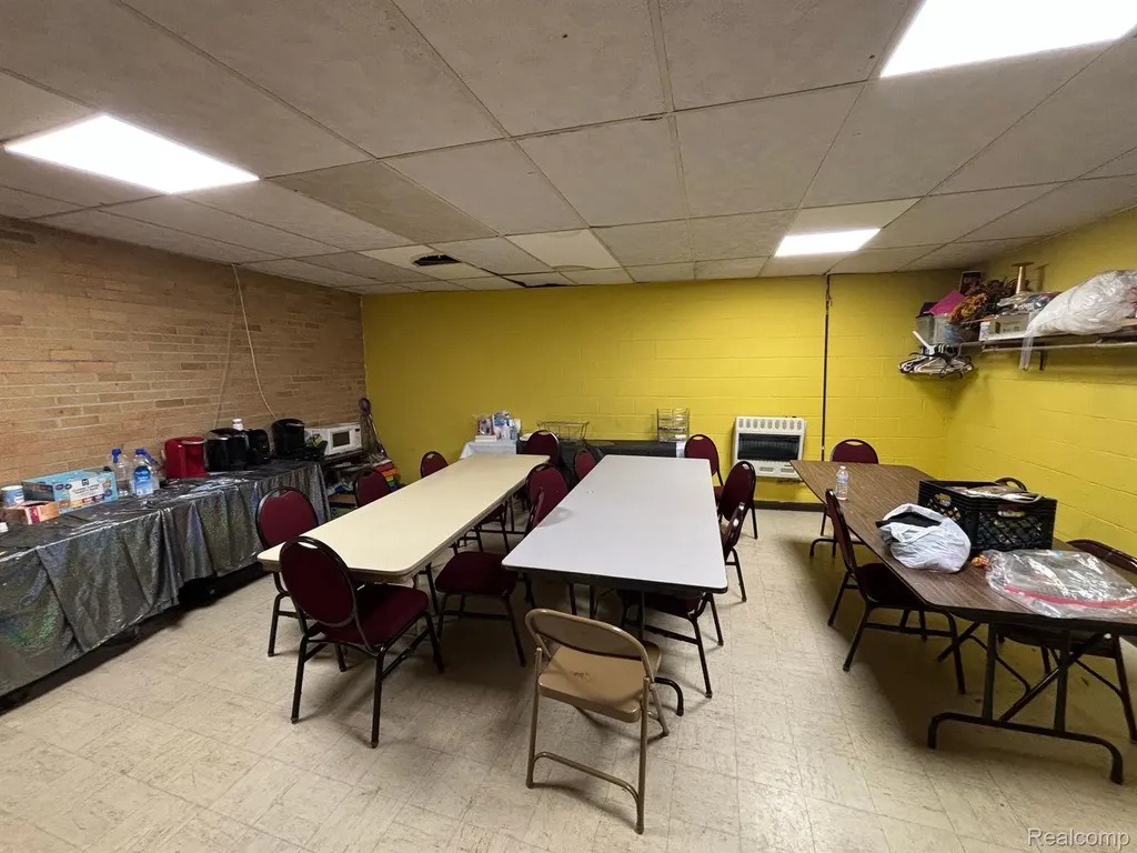 15635 Mack Avenue Detroit City MI 48224