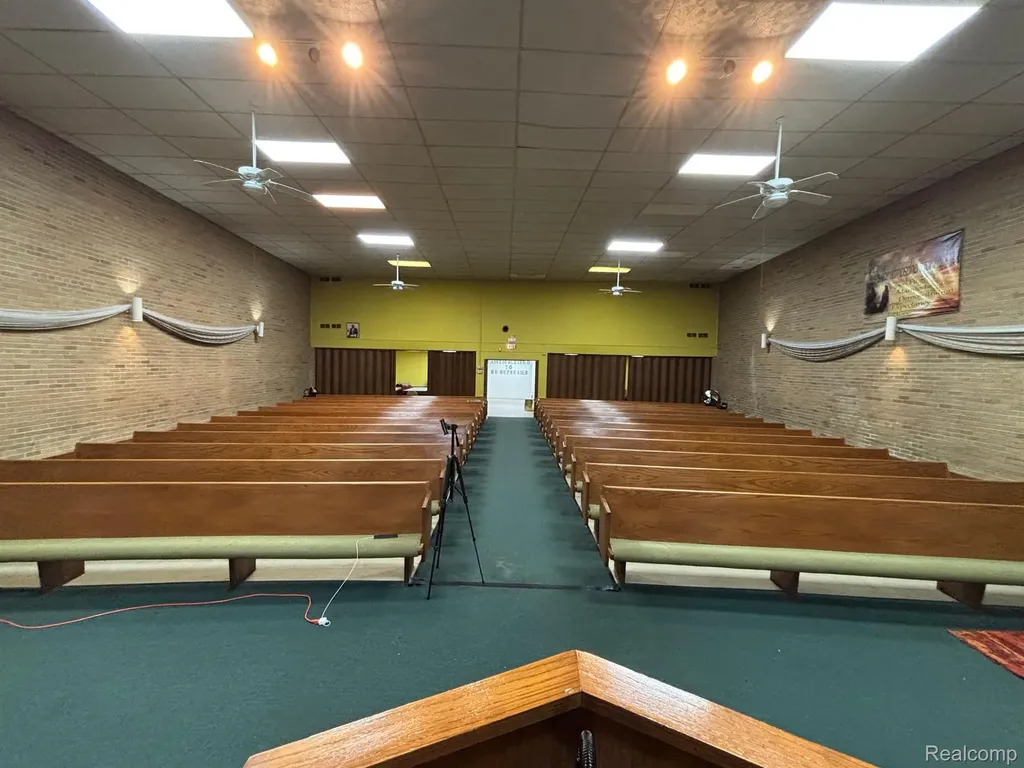 15635 Mack Avenue Detroit City MI 48224