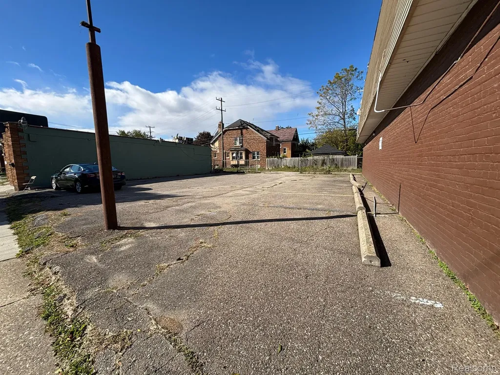 15635 Mack Avenue Detroit City MI 48224
