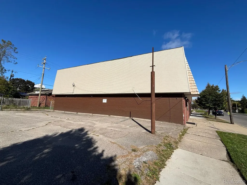 15635 Mack Avenue Detroit City MI 48224