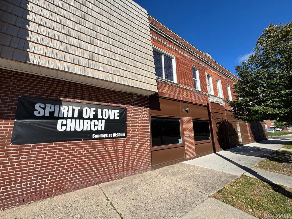 15635 Mack Avenue Detroit City MI 48224