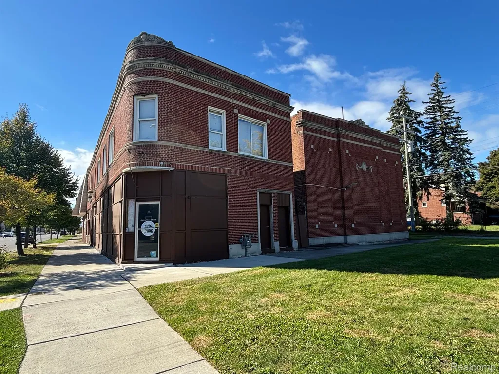 15635 Mack Avenue Detroit City MI 48224