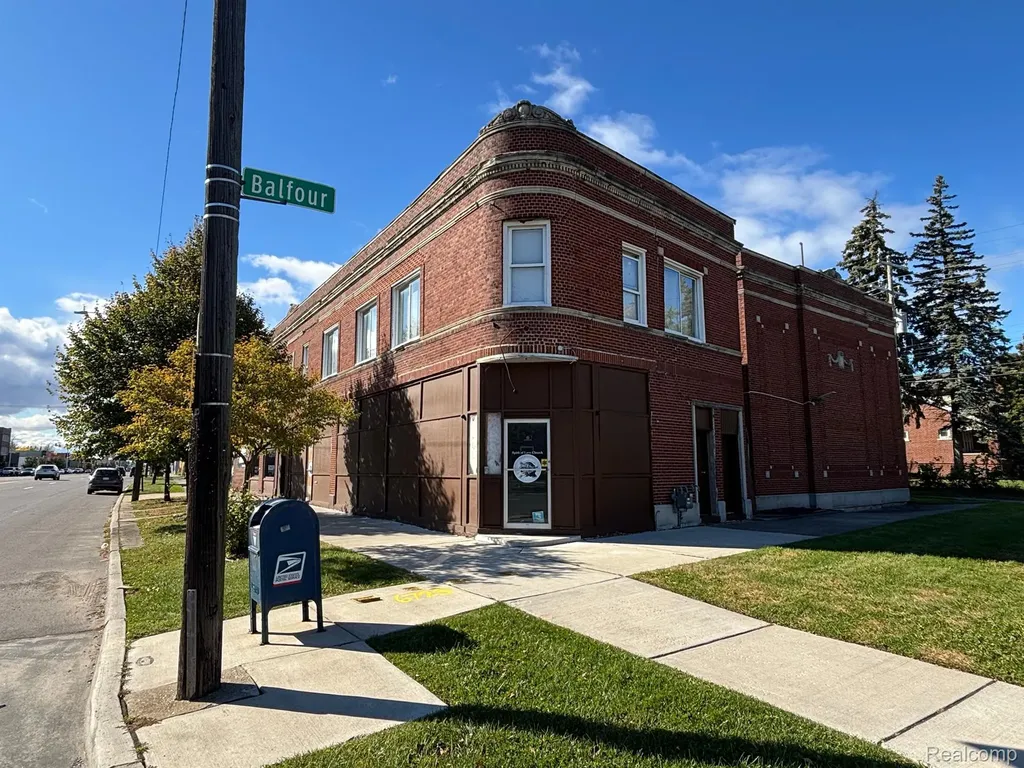15635 Mack Avenue Detroit City MI 48224