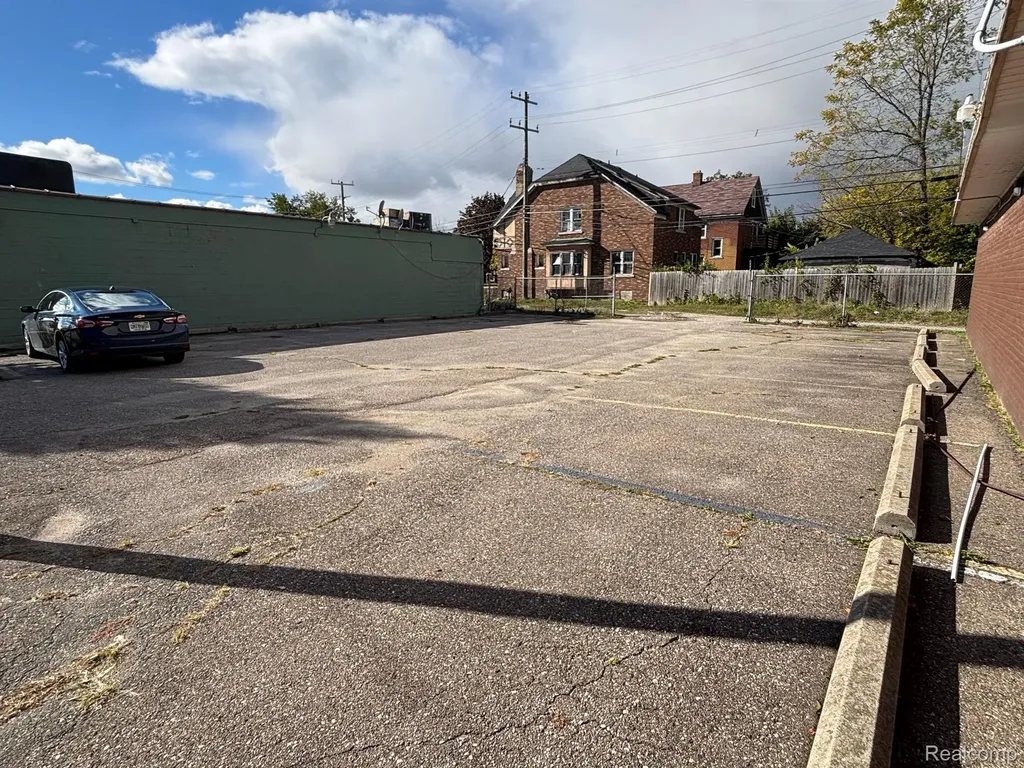 15635 Mack Avenue Detroit City MI 48224