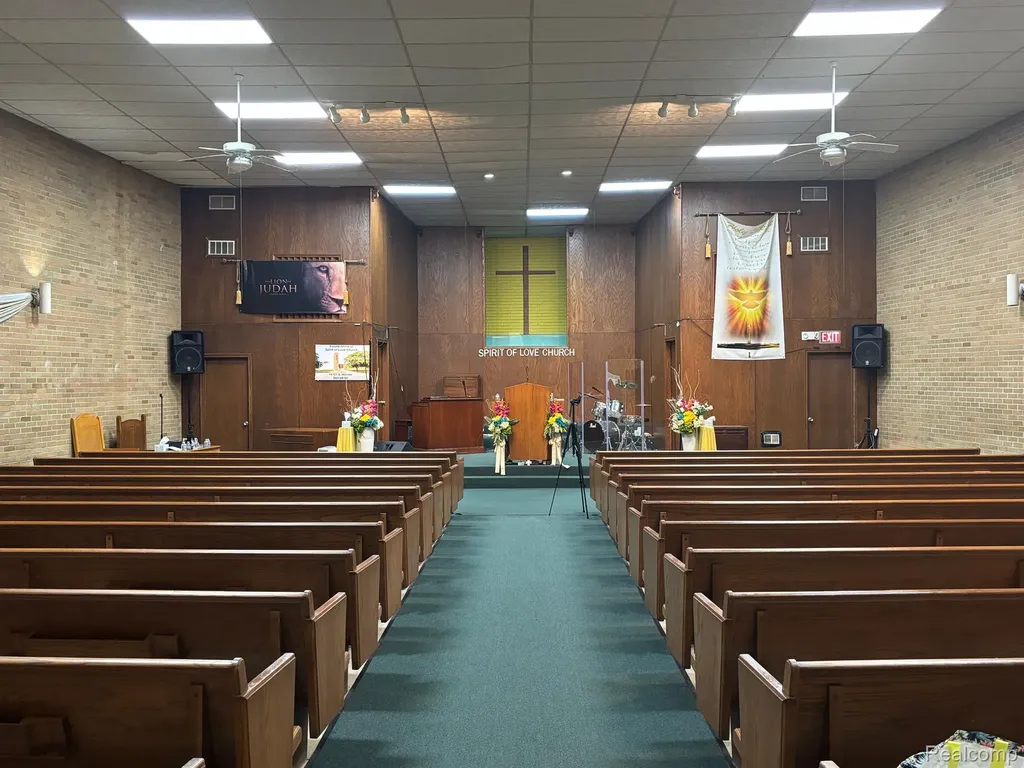 15635 Mack Avenue Detroit City MI 48224