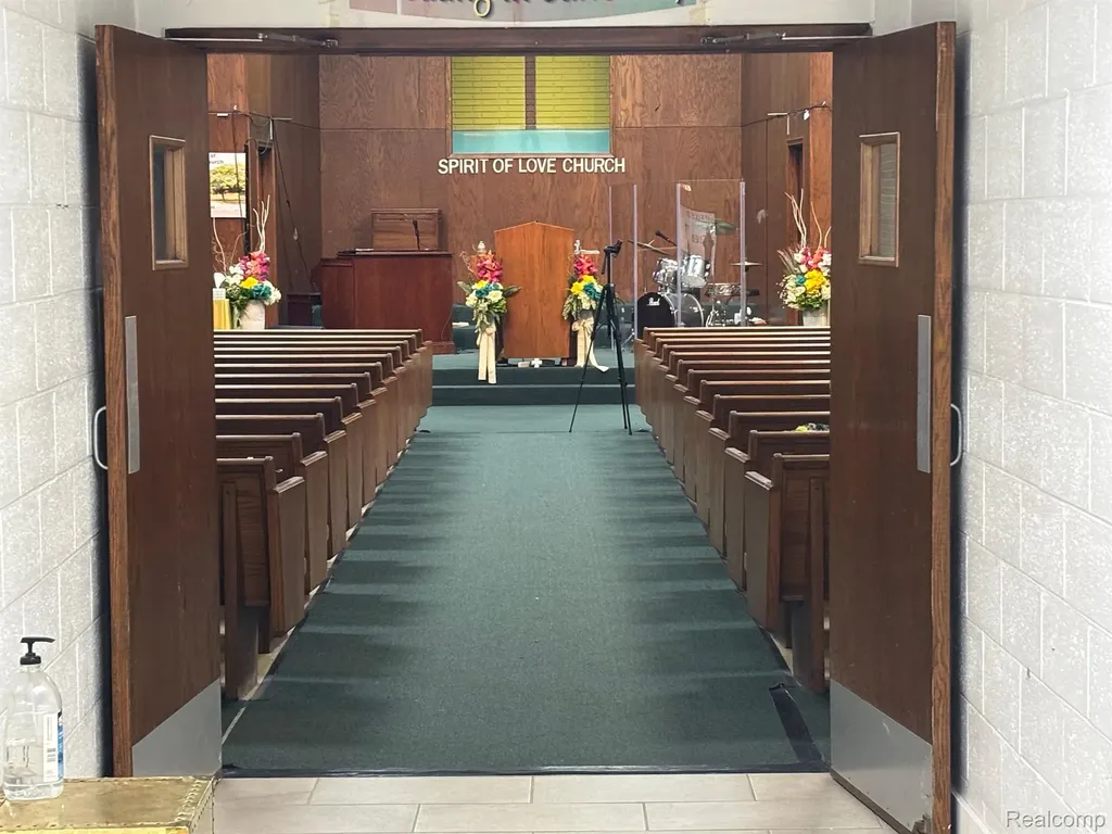 15635 Mack Avenue Detroit City MI 48224
