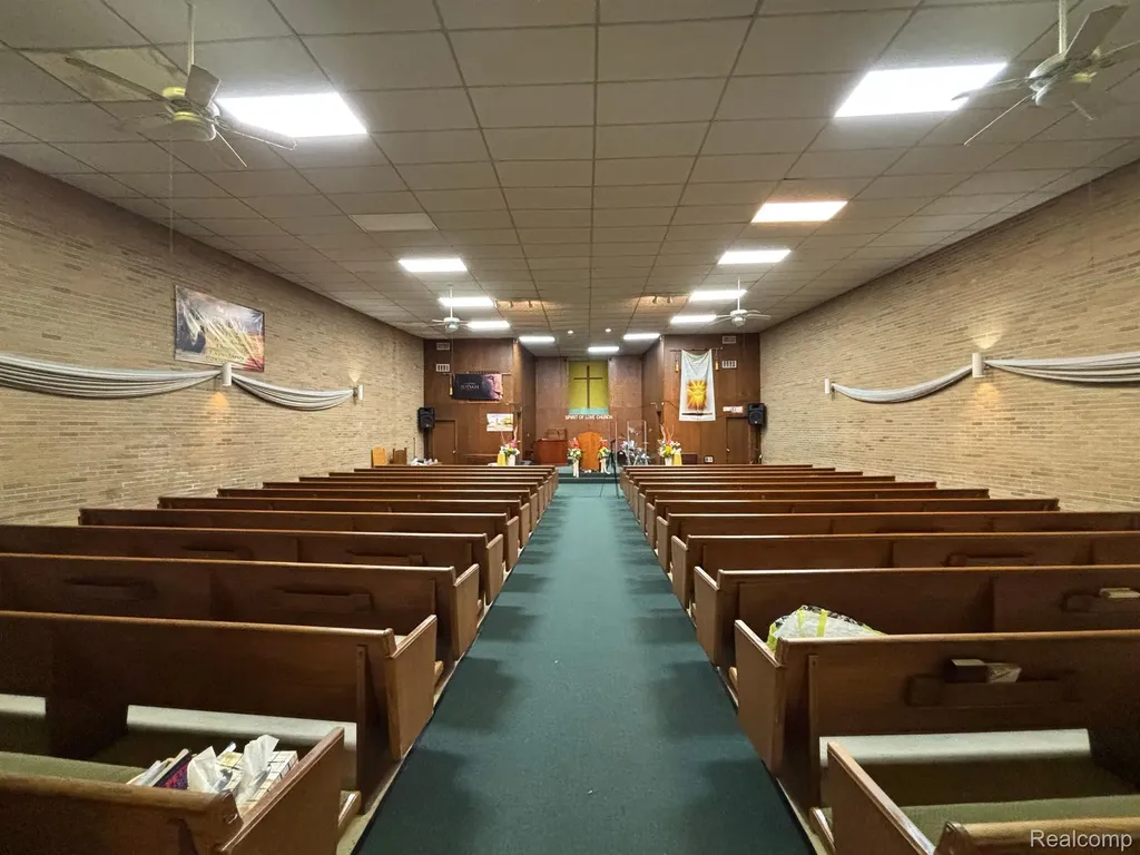 15635 Mack Avenue Detroit City MI 48224