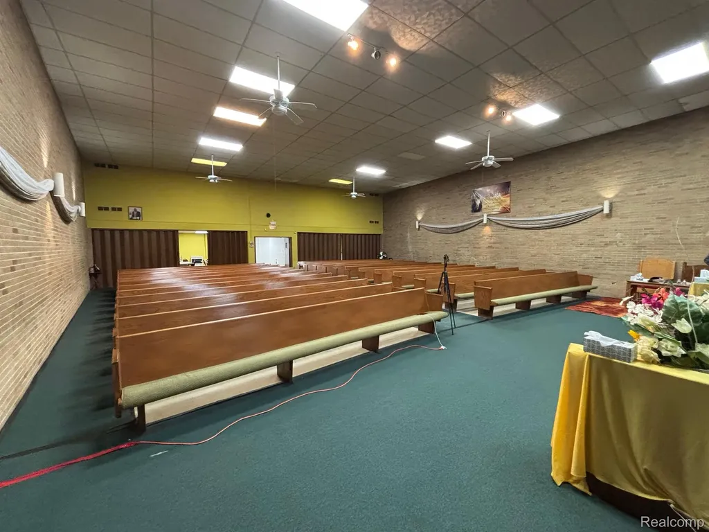 15635 Mack Avenue Detroit City MI 48224