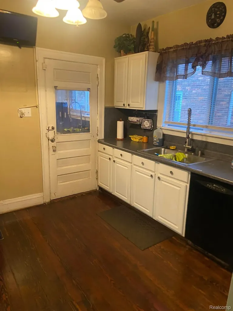 18961 Santa Barbara Drive Detroit City MI 48221