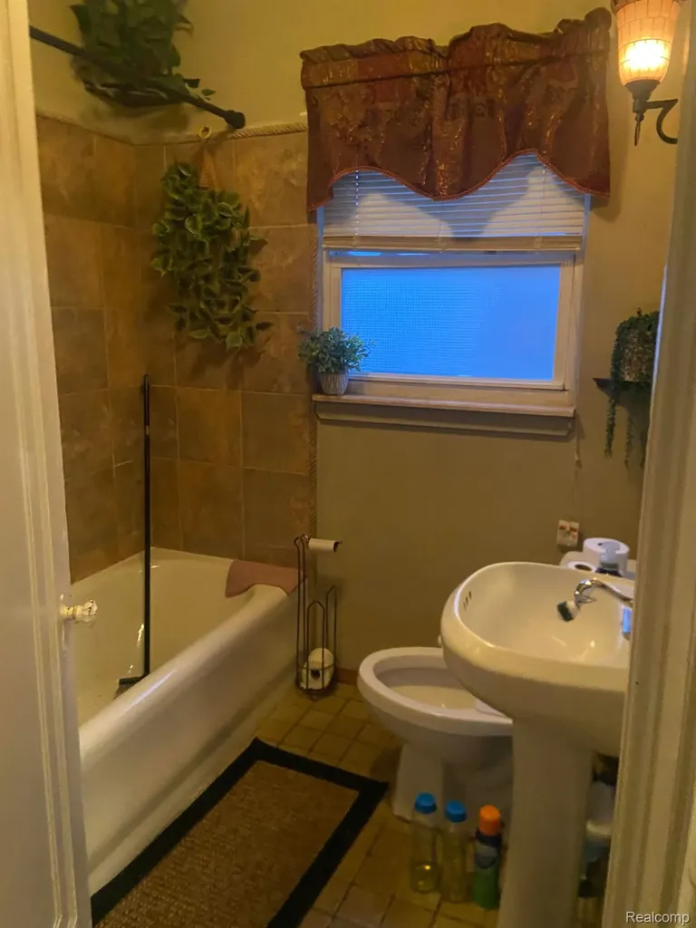 18961 Santa Barbara Drive Detroit City MI 48221