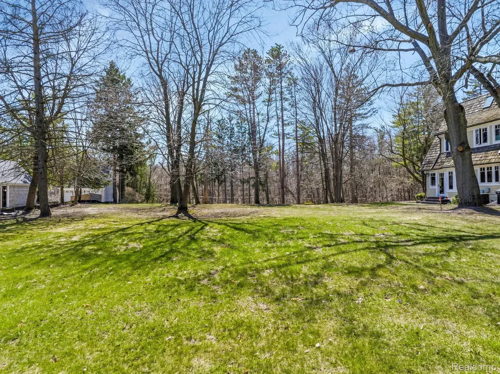 940 Lake Angelus Shores Lake Angelus City MI 48326