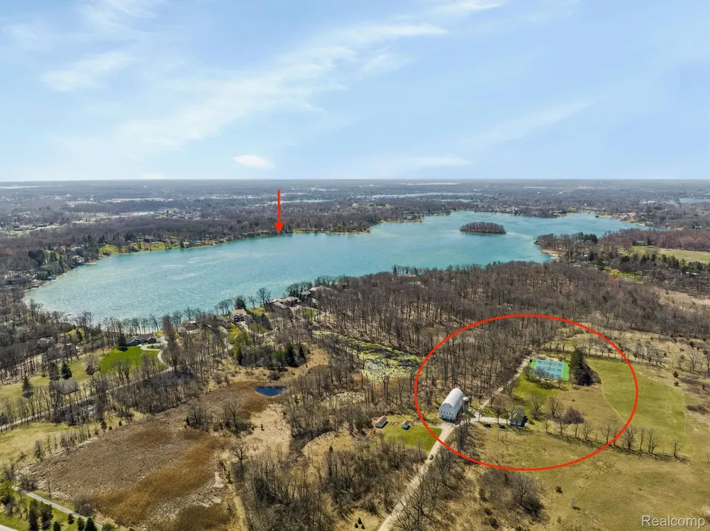 940 Lake Angelus Shores Lake Angelus City MI 48326