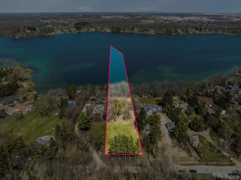 940 Lake Angelus Shores Lake Angelus City MI 48326