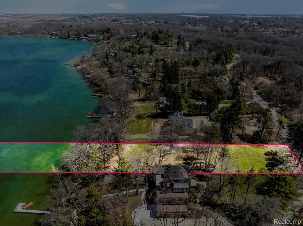 940 Lake Angelus Shores Lake Angelus City MI 48326