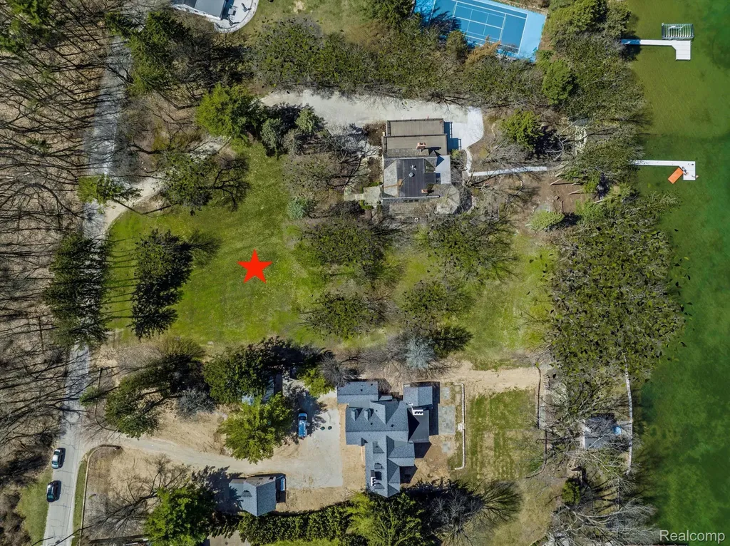 940 Lake Angelus Shores Lake Angelus City MI 48326