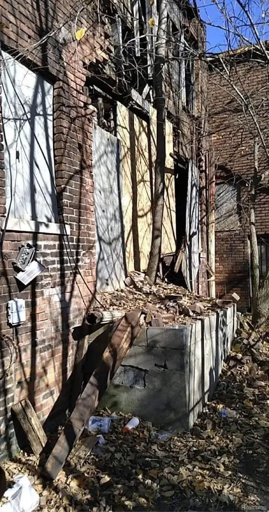 6834 Charlevoix Street Detroit City MI 48207