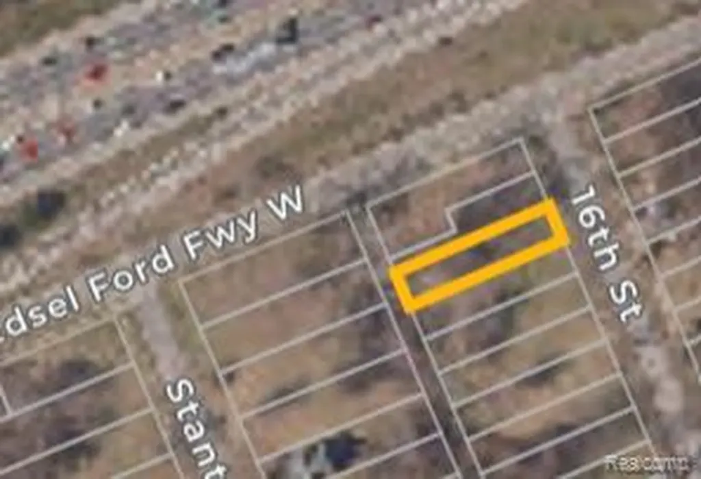 2417 W Edsel Ford Freeway Detroit City MI 48208