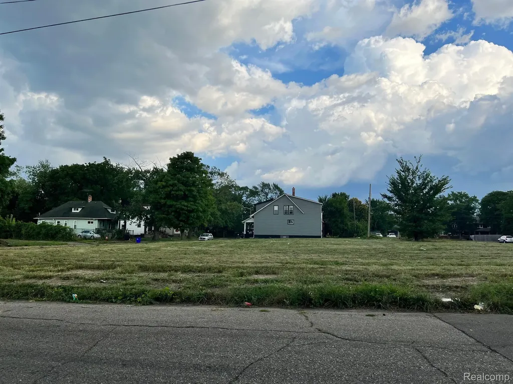 2105 S La Salle Detroit City MI 48206