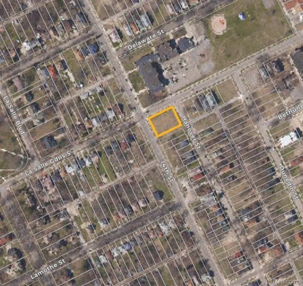 2105 S La Salle Detroit City MI 48206