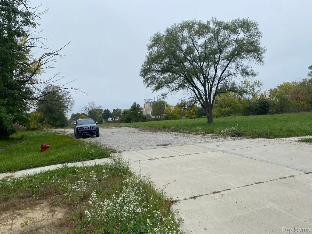 1421 Veterans Memorial Parkway Saginaw City MI 48601