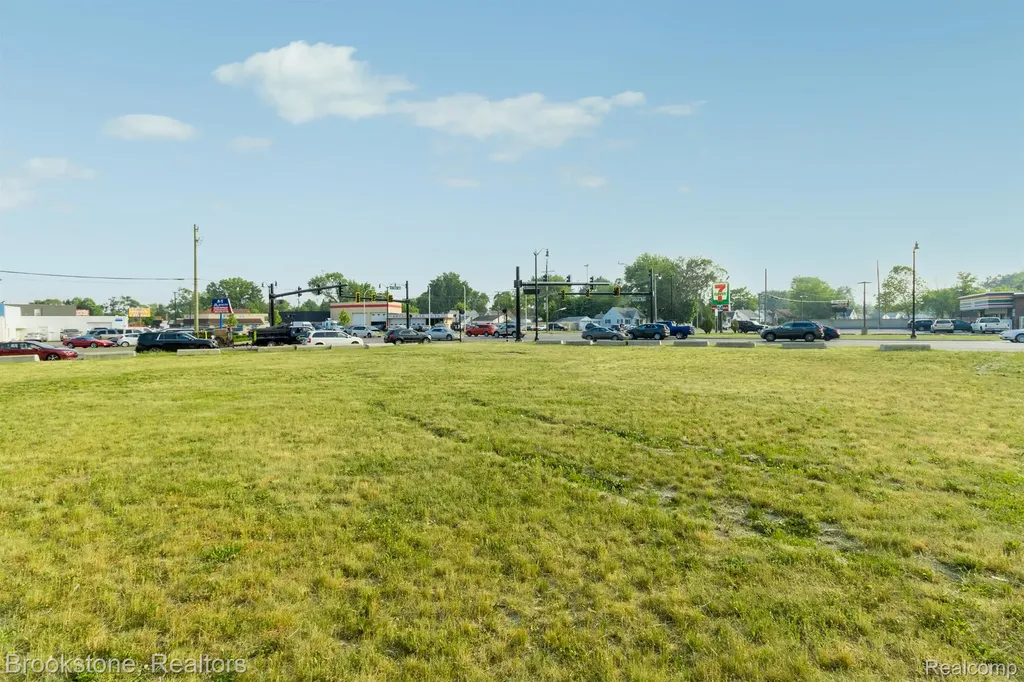 29030 Utica Road Roseville City MI 48066
