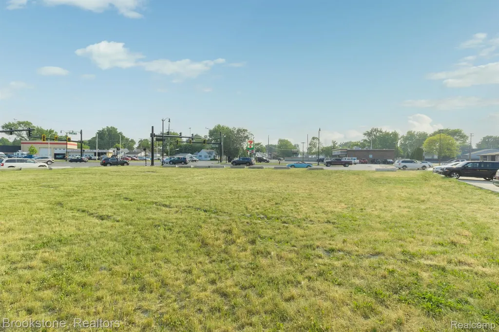 29030 Utica Road Roseville City MI 48066