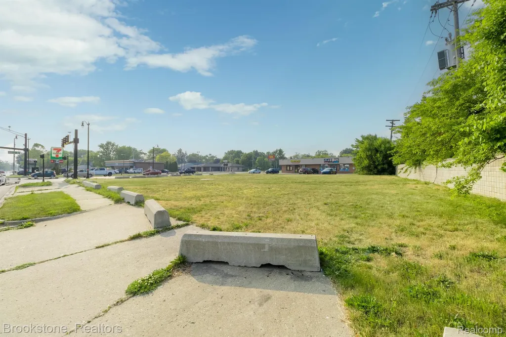 29030 Utica Road Roseville City MI 48066