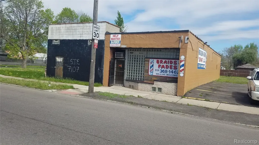 7111 E 7 Mile East Road Detroit City MI 48234